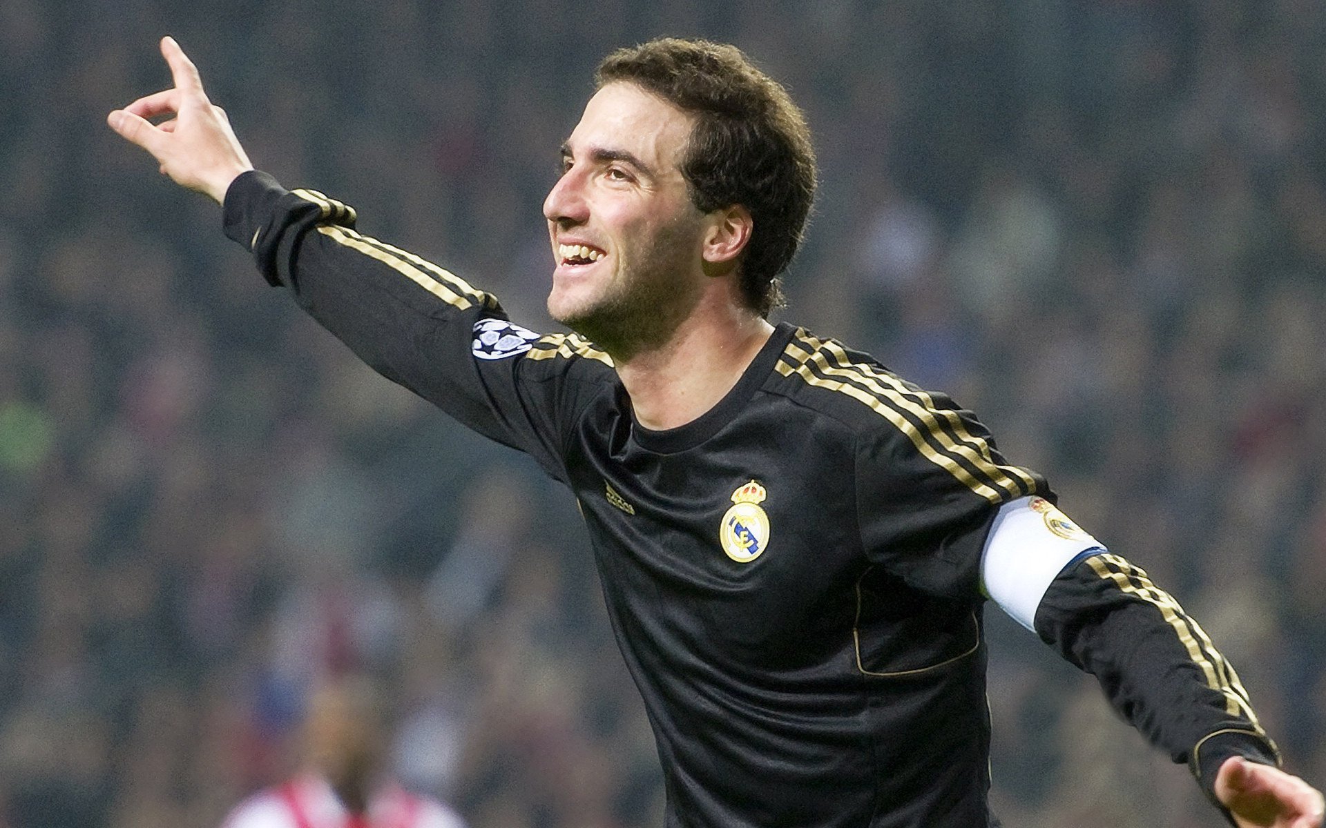 Uzi回归首秀点燃全场，观众沸腾，那个神回来了！